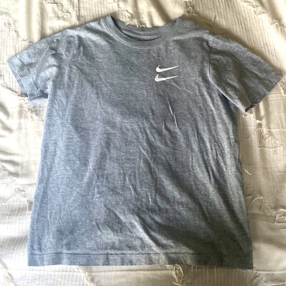 Grey nike tee shirt. - Picture 2 of 4